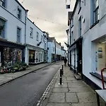 Cosy For Two In The Centre Of